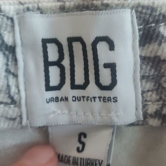 Urban Outfitters women’s snake print mini skirt size Small - Picture 5 of 6